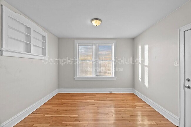 Building Photo - 4175 McRee Ave