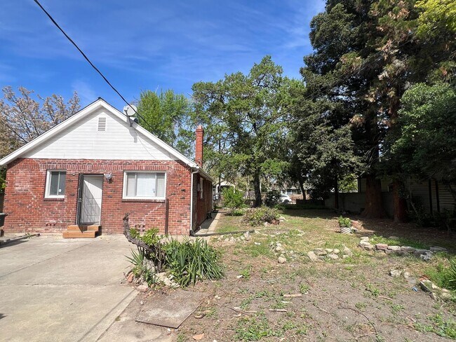 Building Photo - BEAUTIFULLY REMODELED HOME W/ HUGE OUTBUILDING!!