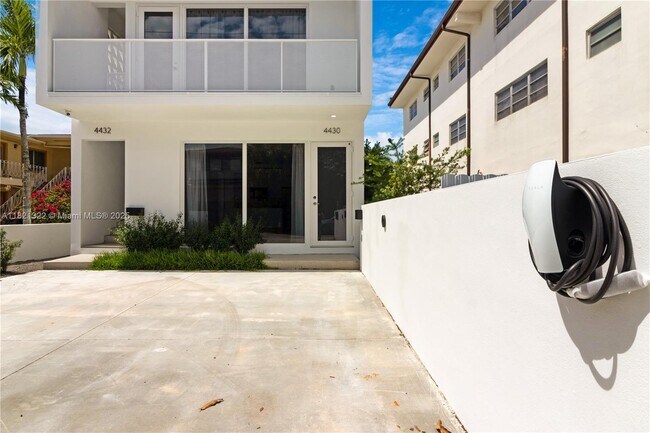 Building Photo - 4432 W Flagler St