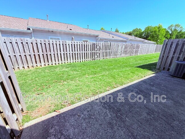 Building Photo - 1040 Charlie Daniels Pkwy