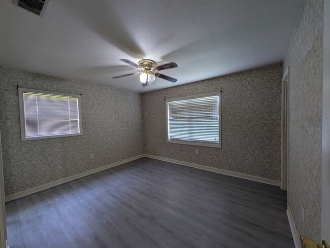 Building Photo - 701 Waters Dr