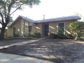Building Photo - 11015 Wallbrook Dr