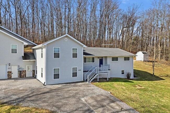 Building Photo - 1839 Crumley Rd