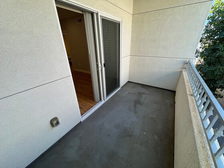 Building Photo - 6718 Sylmar Ave