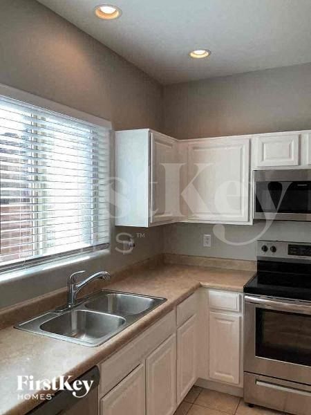 Building Photo - 873 E Cherry Hills Dr