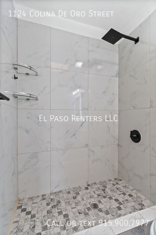 Building Photo - 1124 Colina De Oro St