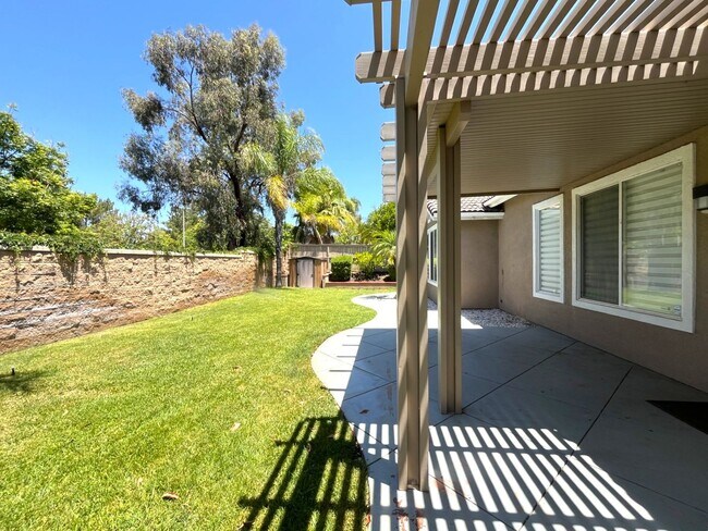 Building Photo - 3 bed, 2 bath located in Corona, CA!