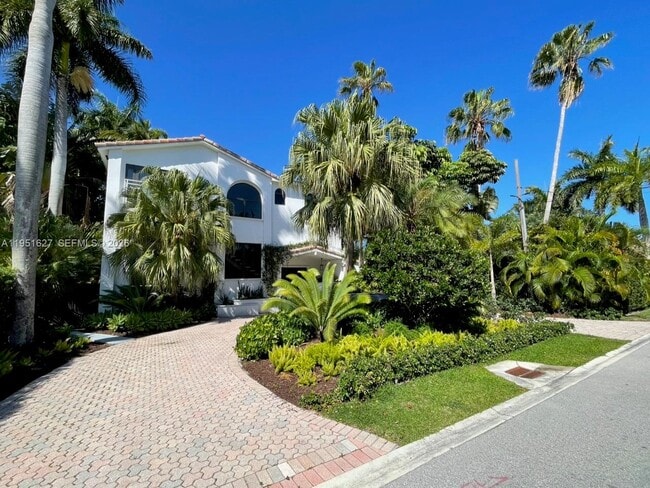 Building Photo - 1443 W 21st St