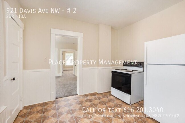 Building Photo - 921 Davis Ave NW