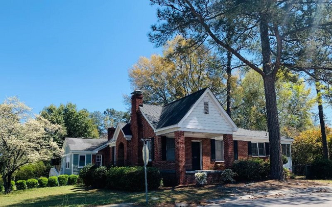 Building Photo - 4004 Rosewood Dr