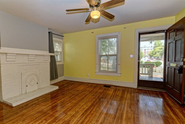 Building Photo - 2Br/2Bth House Walking Distance to Carolin...
