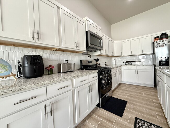 Building Photo - 51069 Purple Mat Ave