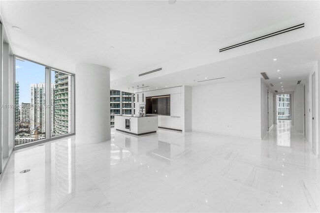 Building Photo - 300 Biscayne Blvd Way