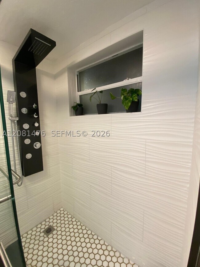 Building Photo - 9451 Evergreen Pl