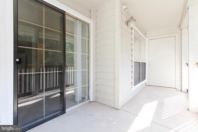 Building Photo - 3916 Penderview Dr