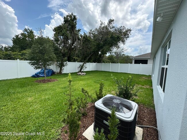 Building Photo - 3353 Bengal Dr