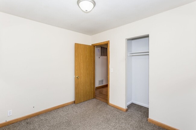 Building Photo - Updated Park City Home for Rent or Rent to...
