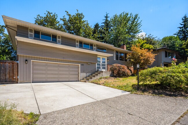 Primary Photo - 1321 SE Eastwood Ct