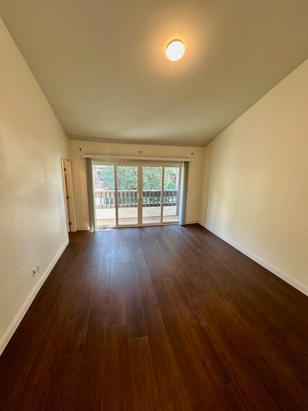 Master Bedroom - 17195 Palisades Cir