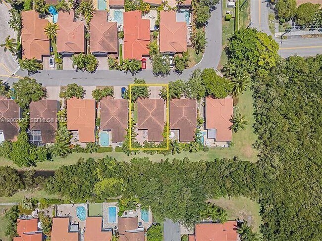 Building Photo - 1135 W Lake St