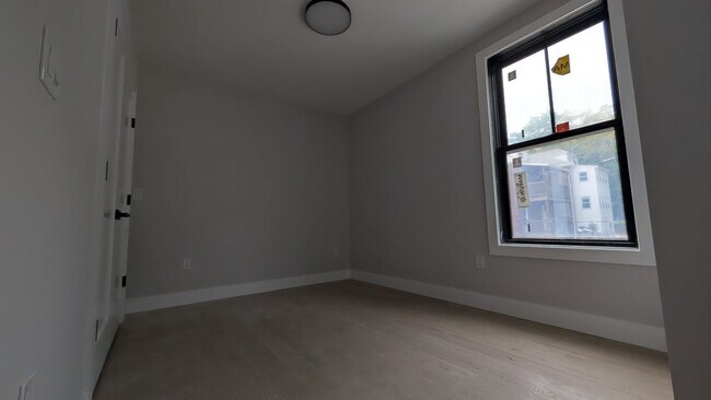Building Photo - 86 Colborne Rd