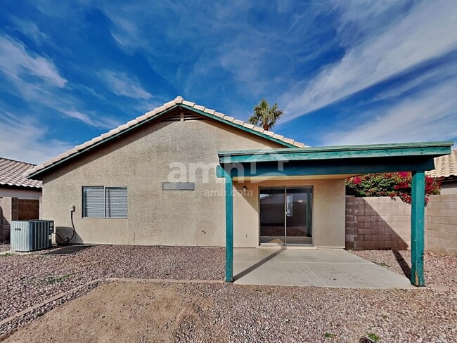 Building Photo - 15943 W Smokey Dr