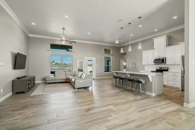 Building Photo - 406 Mountain View Dr