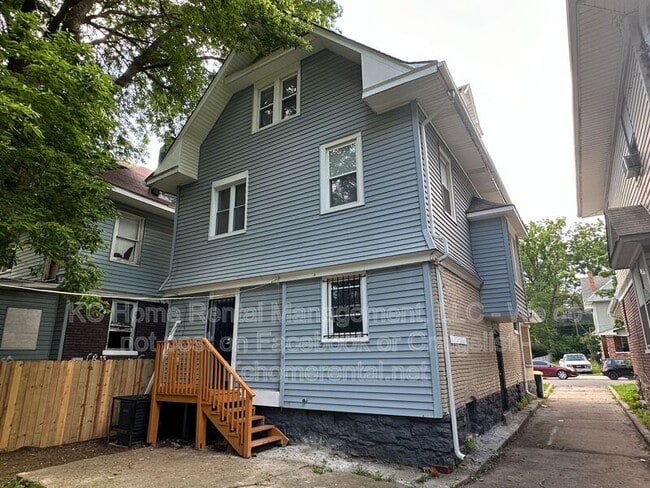 Building Photo - 3016 E 32 St