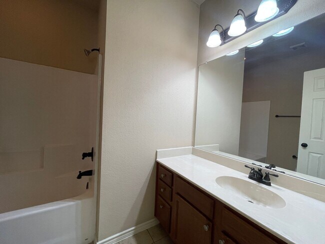 Building Photo - 2408-2410 Ravenwood Court