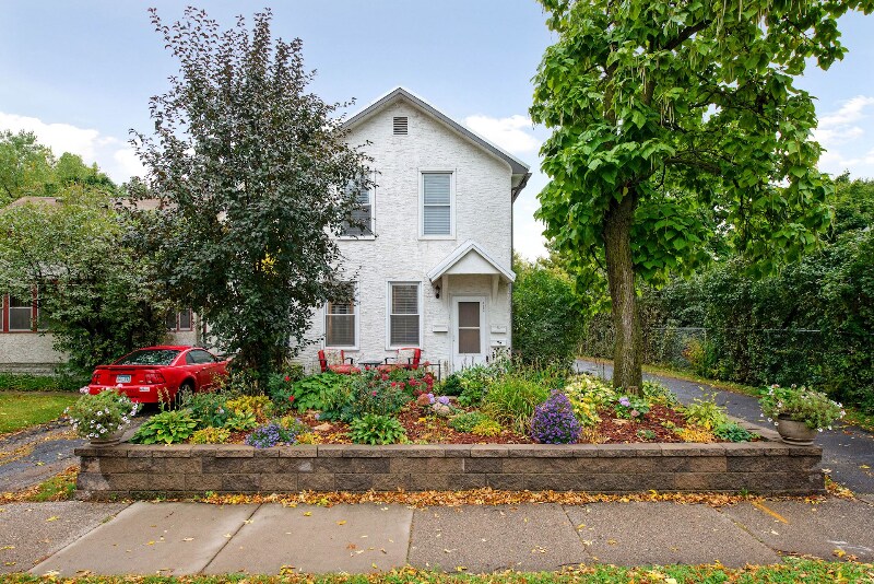 Building Photo - 422 NE 2nd St