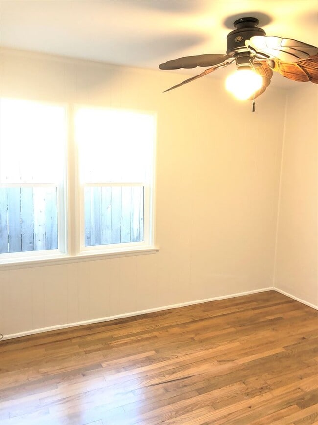 Building Photo - Cute, Cozy Cottage within Walking Distance of the Beach