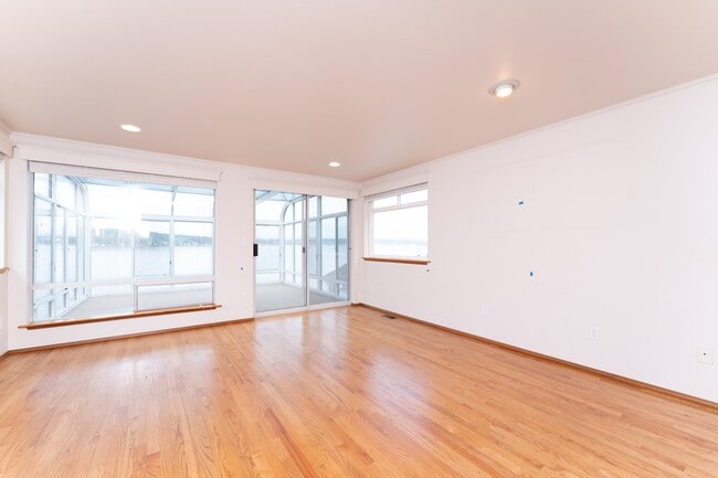 Building Photo - 10358 Riviera Pl NE