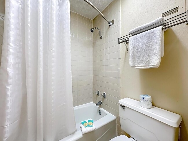 Building Photo - 910 Suemac Rd