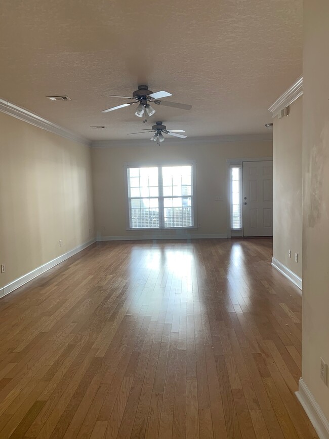 Building Photo - 408 Bradwell St