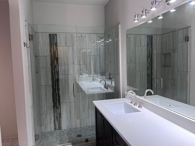 Building Photo - Adorable light and bright! 3Bedroom/2Bath Scottsdale Home!