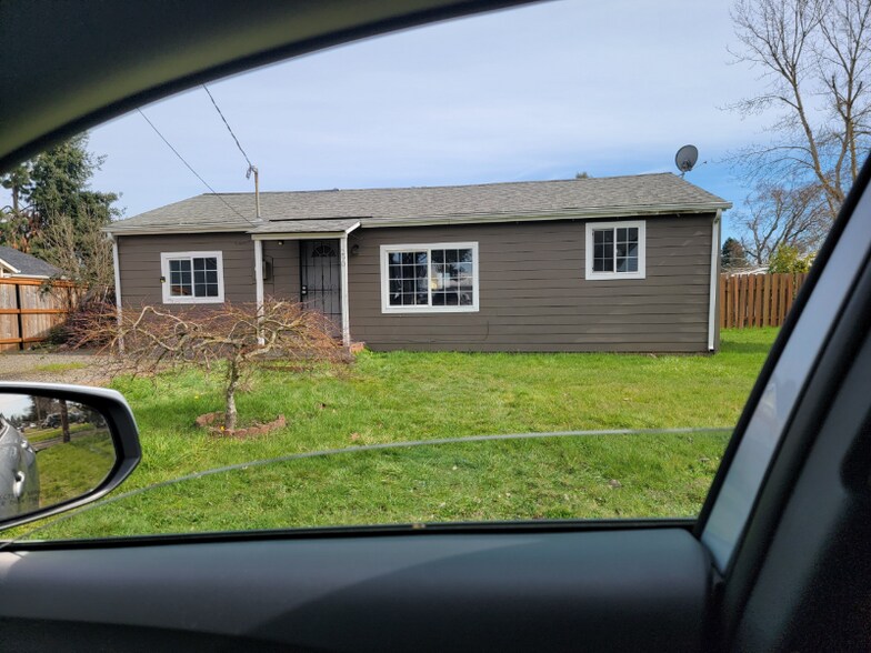 Building Photo - 290 Elma Ave NE