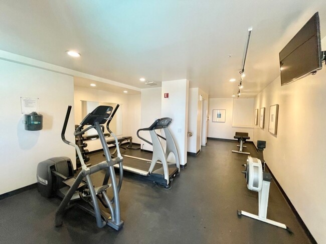 Building Photo - Panoramic City View 2Br/2BA Waterfront SF ...
