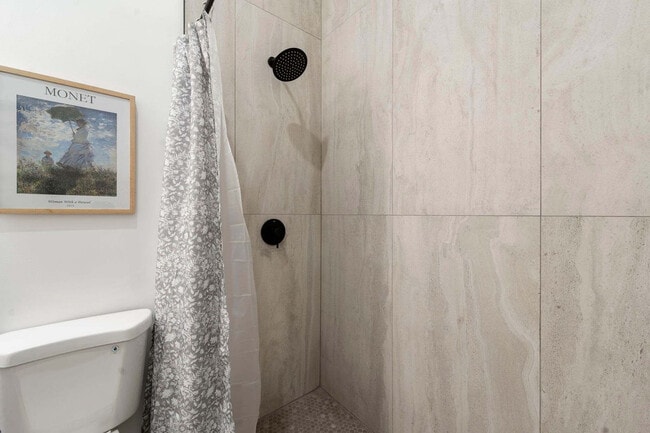 Building Photo - 1941 W Augusta Blvd