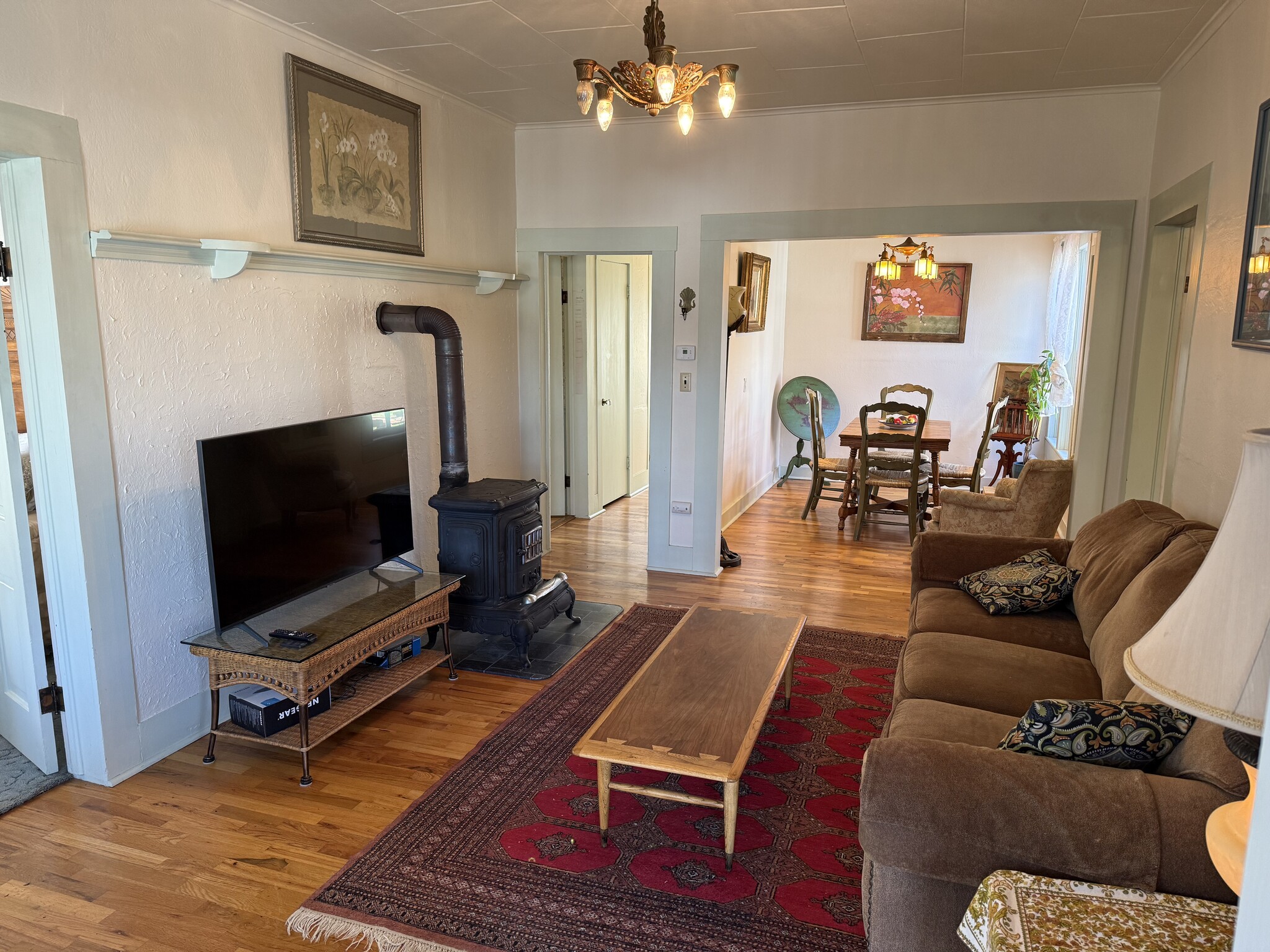 Building Photo - 104 S 1st St