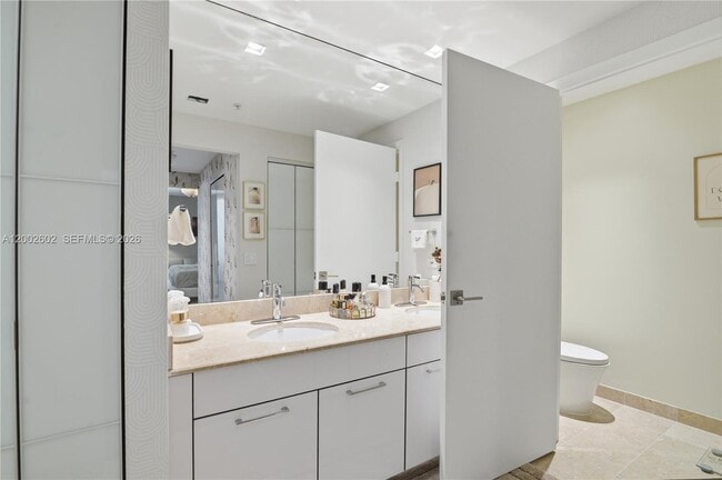 Building Photo - 801 Brickell Key Blvd