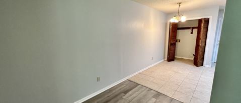 Building Photo - 2114 Hollyhill Rd