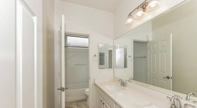 Building Photo - 4505 W Pleasant Ln