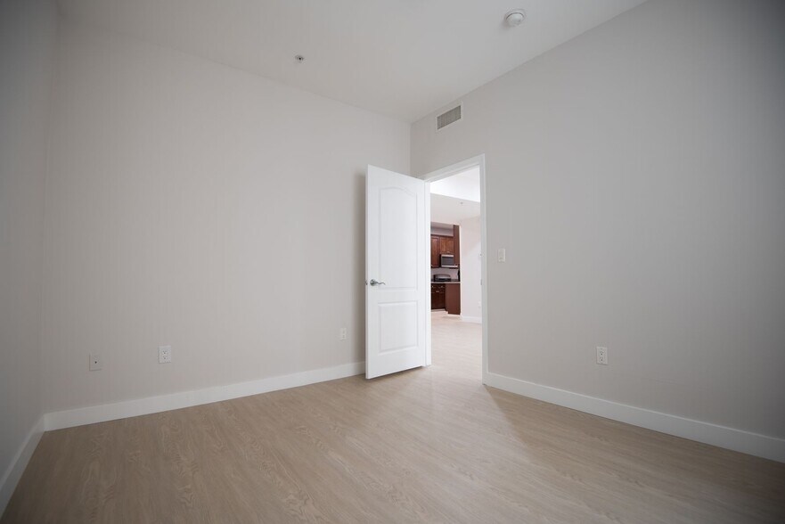 Building Photo - 7122 Amigo Ave