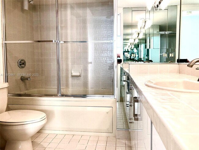 Building Photo - 1000 W Island Blvd