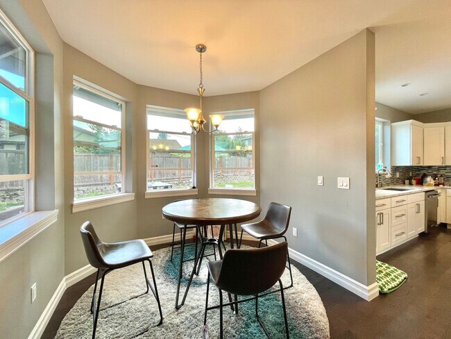 Building Photo - Stunning & Elegant Home Available for Rent!