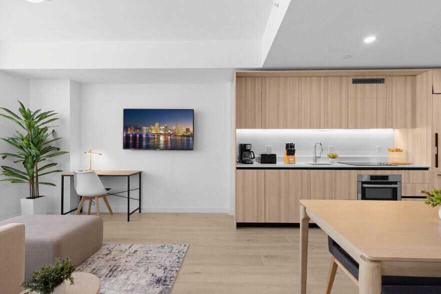 Building Photo - 225 N Miami Ave