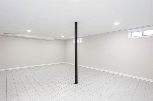 Building Photo - 4049 Leicester Dr NE