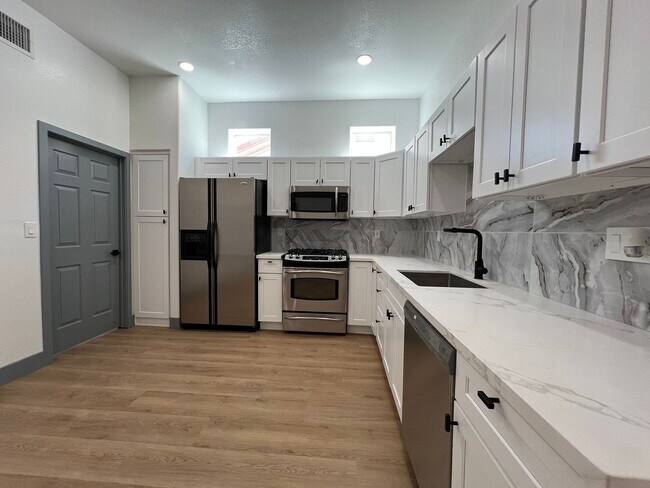 Building Photo - 10704 Paradise Point Dr