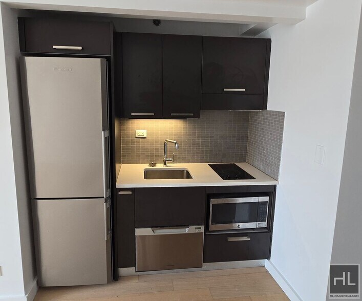 Building Photo - East 39th Street