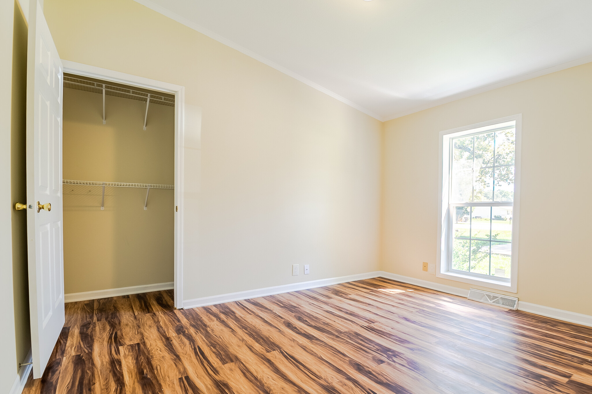 Middle Bedroom - 1260 Fisk Rd